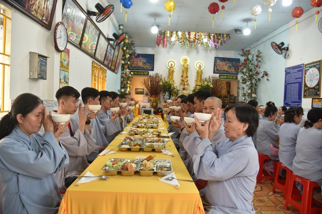 Đạo Tràng Minh Chất - Cần Thơ: Khóa tu một ngày