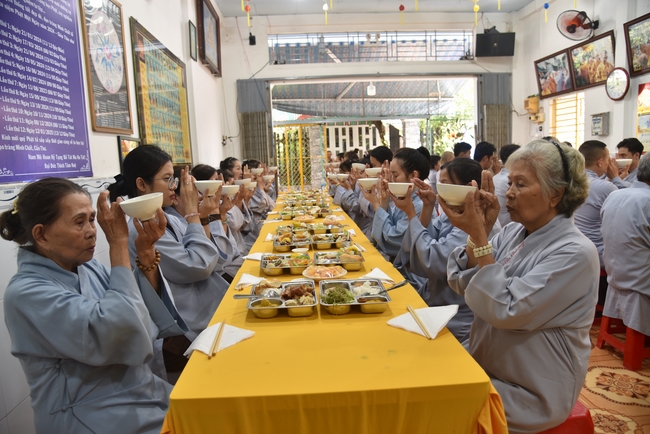 Đạo Tràng Minh Chất - Cần Thơ: Khóa tu một ngày