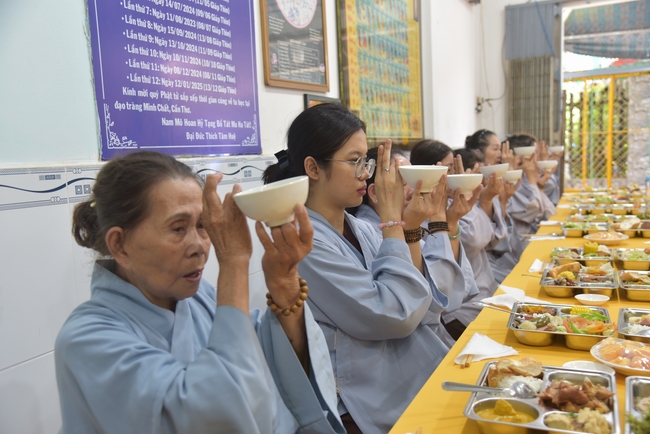Đạo Tràng Minh Chất - Cần Thơ: Khóa tu một ngày