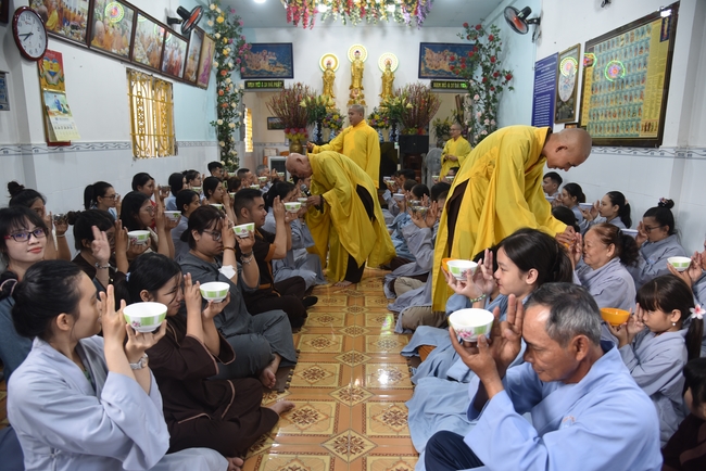 Đạo Tràng Minh Chất - Cần Thơ: Khóa tu một ngày