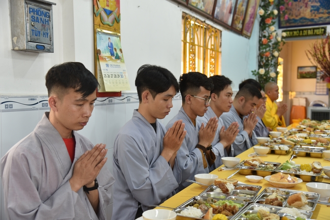 Đạo Tràng Minh Chất - Cần Thơ: Khóa tu một ngày
