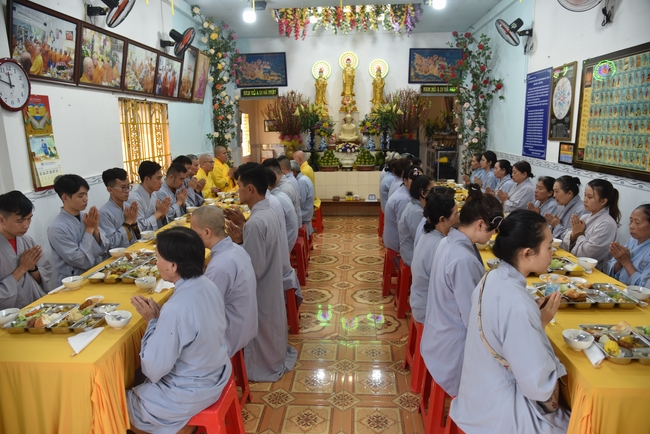 Đạo Tràng Minh Chất - Cần Thơ: Khóa tu một ngày