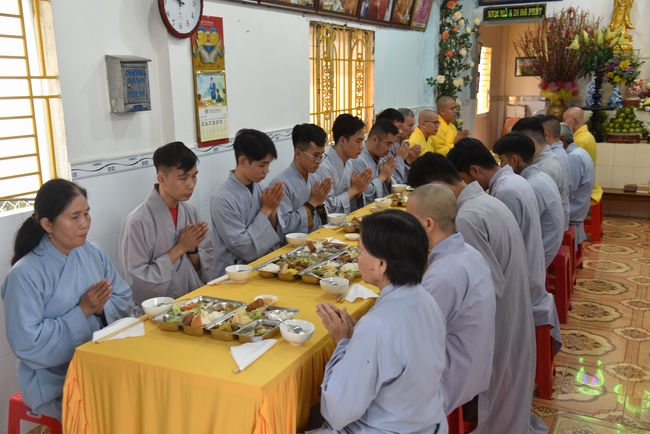 Đạo Tràng Minh Chất - Cần Thơ: Khóa tu một ngày