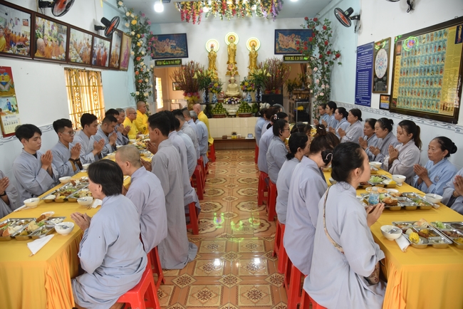 Đạo Tràng Minh Chất - Cần Thơ: Khóa tu một ngày
