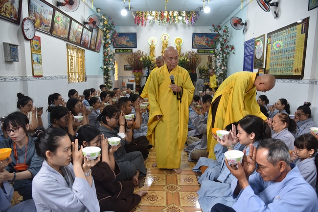 Đạo Tràng Minh Chất - Cần Thơ: Khóa tu một ngày