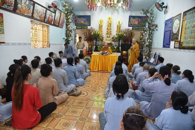 Đạo Tràng Minh Chất - Cần Thơ: Khóa tu một ngày