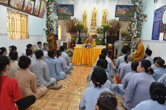 Đạo Tràng Minh Chất - Cần Thơ: Khóa tu một ngày