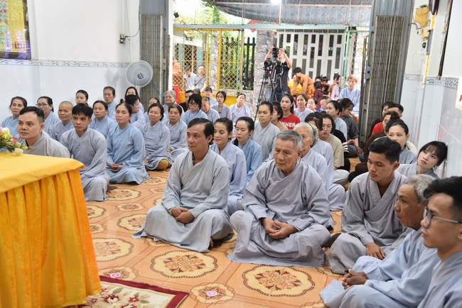 Đạo Tràng Minh Chất - Cần Thơ: Khóa tu một ngày