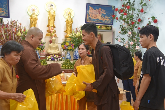 Đạo Tràng Minh Chất - Cần Thơ: Khóa tu một ngày