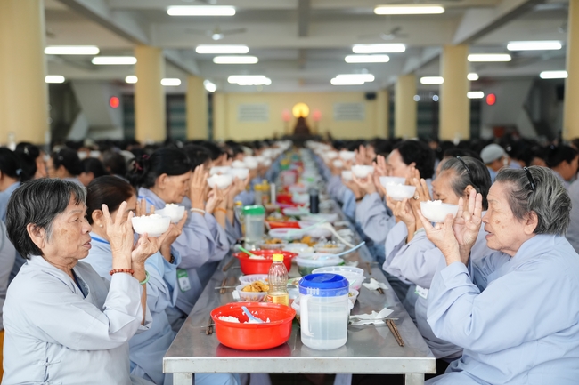 Pháp thoại “Thực tập Bồ-tát hạnh” – Thượng toạ Thích Viên Trí – KTPT lần 104