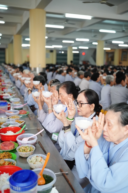 Pháp thoại “Thực tập Bồ-tát hạnh” – Thượng toạ Thích Viên Trí – KTPT lần 104