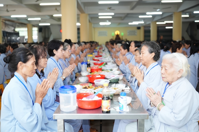 Pháp thoại “Thực tập Bồ-tát hạnh” – Thượng toạ Thích Viên Trí – KTPT lần 104