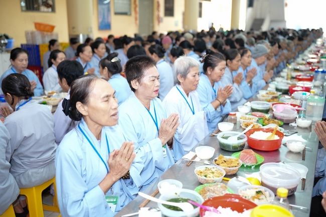 Pháp thoại “Thực tập Bồ-tát hạnh” – Thượng toạ Thích Viên Trí – KTPT lần 104