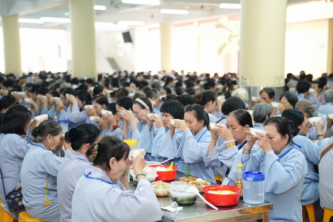 Pháp thoại “Thực tập Bồ-tát hạnh” – Thượng toạ Thích Viên Trí – KTPT lần 104