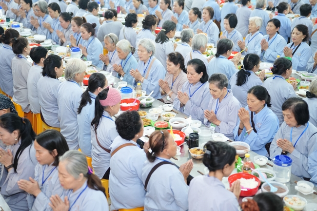 Pháp thoại “Thực tập Bồ-tát hạnh” – Thượng toạ Thích Viên Trí – KTPT lần 104