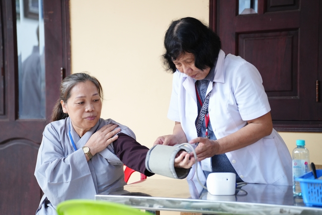 Pháp thoại “Thực tập Bồ-tát hạnh” – Thượng toạ Thích Viên Trí – KTPT lần 104