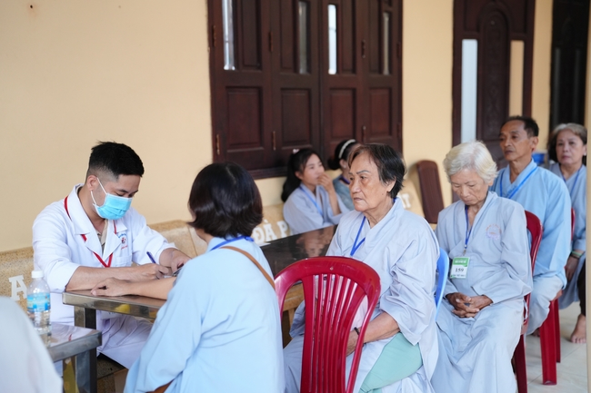 Pháp thoại “Thực tập Bồ-tát hạnh” – Thượng toạ Thích Viên Trí – KTPT lần 104