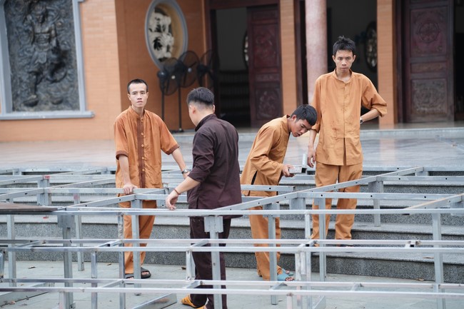 Công tác chuẩn bị đại lễ hoa đăng kỷ niệm đức Phật A-di-đà