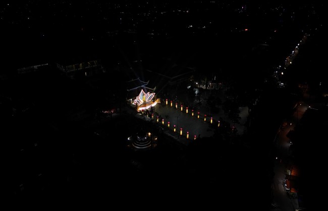 Công tác chuẩn bị đại lễ hoa đăng kỷ niệm đức Phật A-di-đà