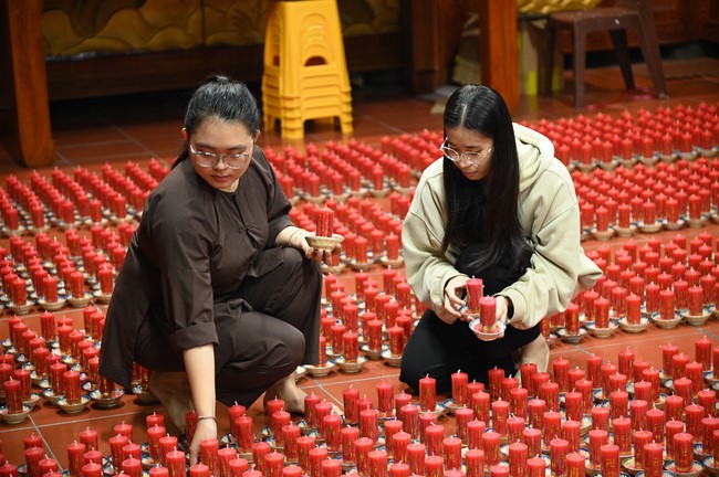 Công tác chuẩn bị đại lễ hoa đăng kỷ niệm đức Phật A-di-đà