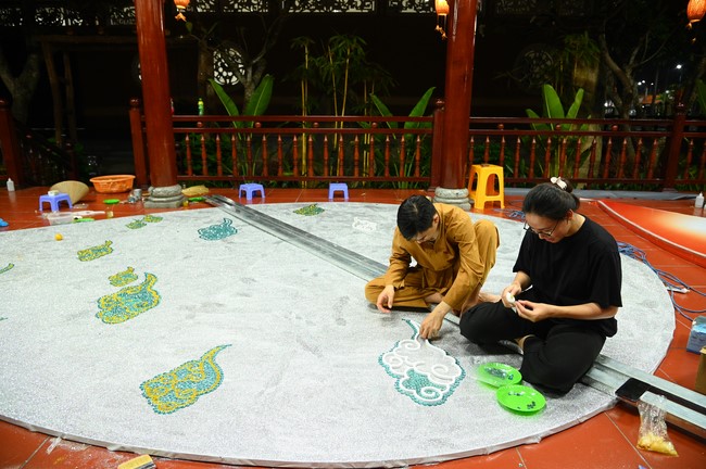 Công tác chuẩn bị đại lễ hoa đăng kỷ niệm đức Phật A-di-đà