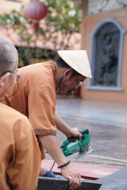 Công tác chuẩn bị đại lễ hoa đăng kỷ niệm đức Phật A-di-đà