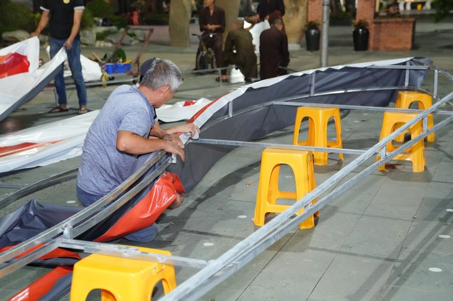 Công tác chuẩn bị đại lễ hoa đăng kỷ niệm đức Phật A-di-đà