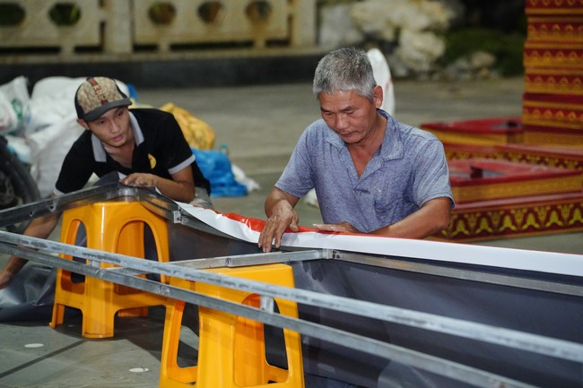 Công tác chuẩn bị đại lễ hoa đăng kỷ niệm đức Phật A-di-đà