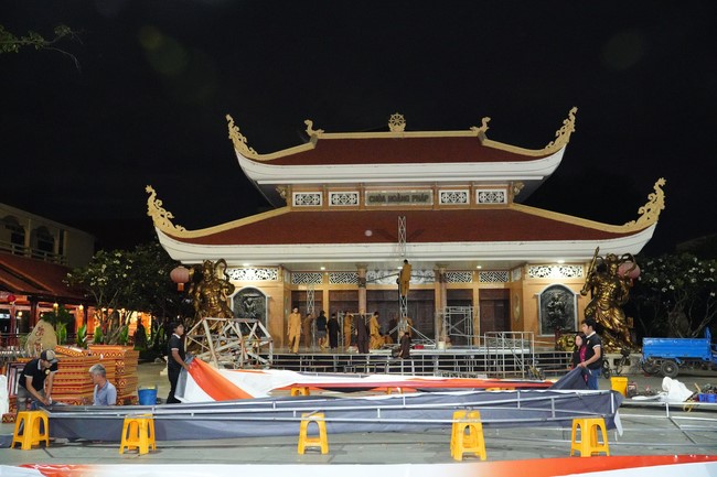 Công tác chuẩn bị đại lễ hoa đăng kỷ niệm đức Phật A-di-đà