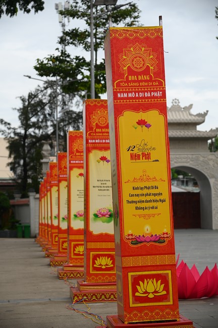 Công tác chuẩn bị đại lễ hoa đăng kỷ niệm đức Phật A-di-đà