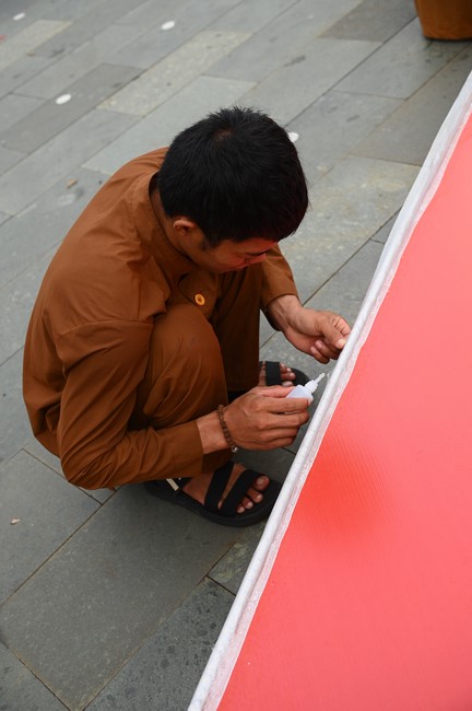 Công tác chuẩn bị đại lễ hoa đăng kỷ niệm đức Phật A-di-đà