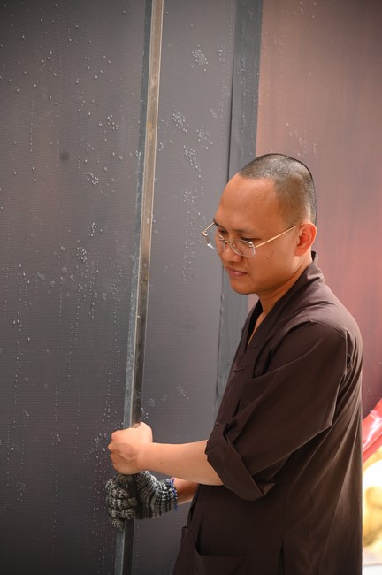 Công tác chuẩn bị đại lễ hoa đăng kỷ niệm đức Phật A-di-đà