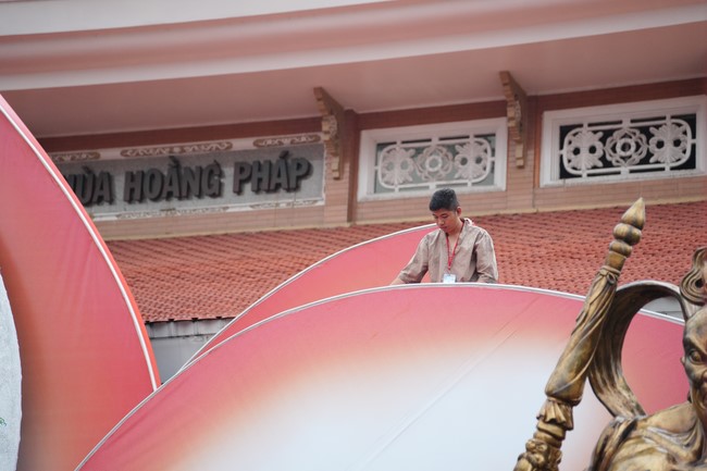 Công tác chuẩn bị đại lễ hoa đăng kỷ niệm đức Phật A-di-đà