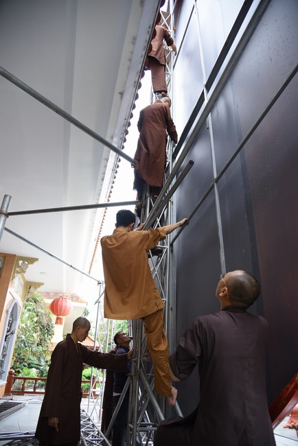 Công tác chuẩn bị đại lễ hoa đăng kỷ niệm đức Phật A-di-đà