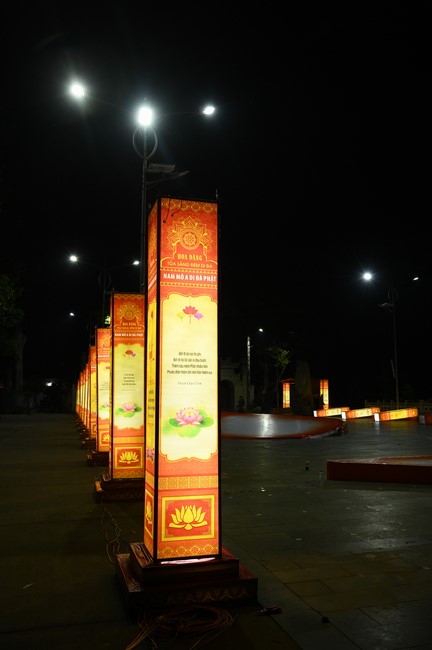 Công tác chuẩn bị đại lễ hoa đăng kỷ niệm đức Phật A-di-đà