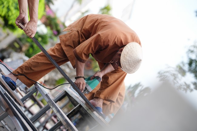 Công tác chuẩn bị đại lễ hoa đăng kỷ niệm đức Phật A-di-đà