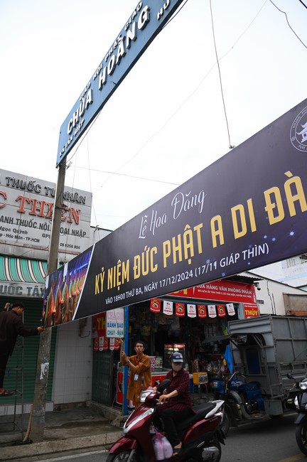 Công tác chuẩn bị đại lễ hoa đăng kỷ niệm đức Phật A-di-đà