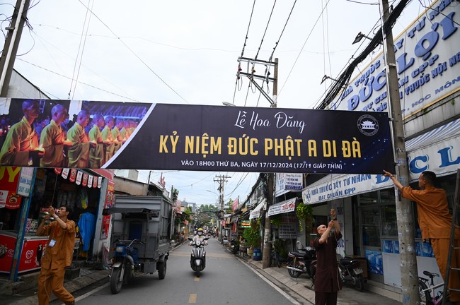 Công tác chuẩn bị đại lễ hoa đăng kỷ niệm đức Phật A-di-đà