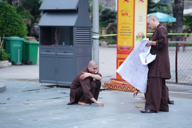 Công tác chuẩn bị đại lễ hoa đăng kỷ niệm đức Phật A-di-đà