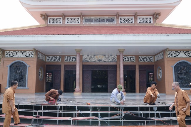 Công tác chuẩn bị đại lễ hoa đăng kỷ niệm đức Phật A-di-đà