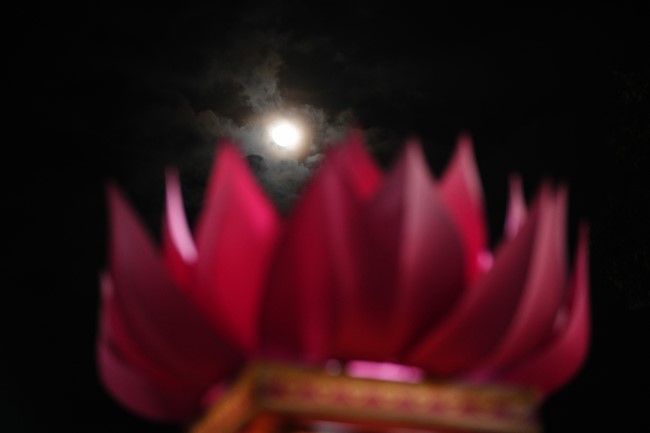 Công tác chuẩn bị đại lễ hoa đăng kỷ niệm đức Phật A-di-đà