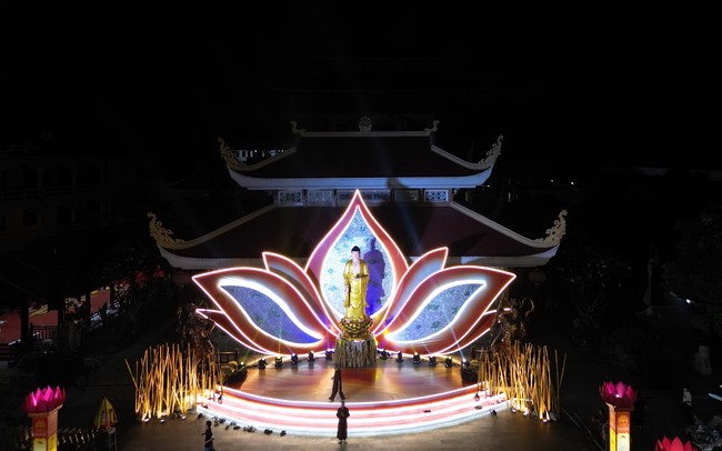 Công tác chuẩn bị đại lễ hoa đăng kỷ niệm đức Phật A-di-đà