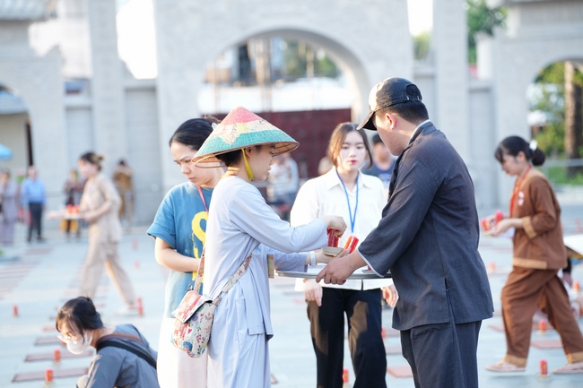 Trước Giờ G đêm hoa đăng kỷ niệm đức Phật A-di-đà