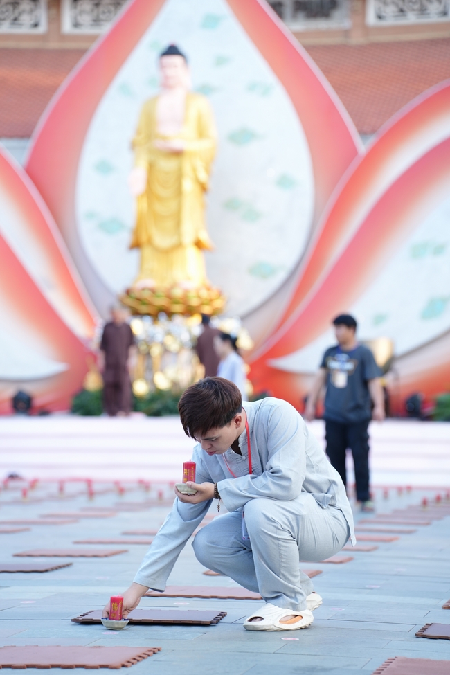 Trước Giờ G đêm hoa đăng kỷ niệm đức Phật A-di-đà