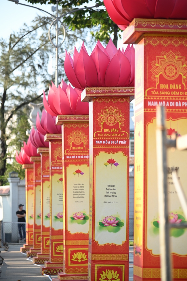 Trước Giờ G đêm hoa đăng kỷ niệm đức Phật A-di-đà