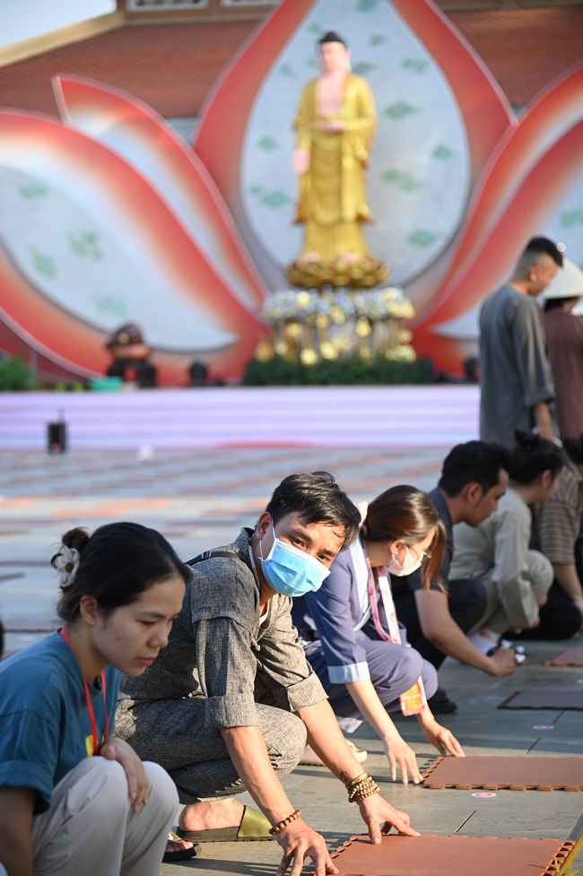 Trước Giờ G đêm hoa đăng kỷ niệm đức Phật A-di-đà