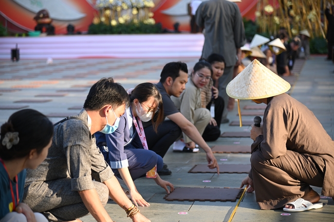 Trước Giờ G đêm hoa đăng kỷ niệm đức Phật A-di-đà