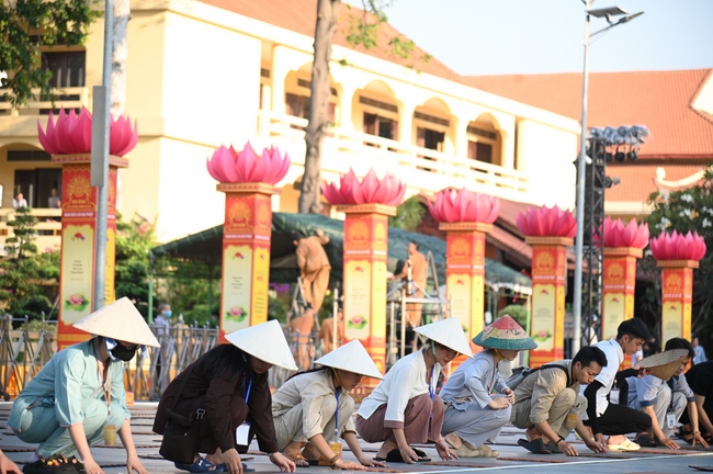 Trước Giờ G đêm hoa đăng kỷ niệm đức Phật A-di-đà