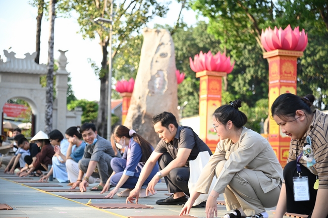 Trước Giờ G đêm hoa đăng kỷ niệm đức Phật A-di-đà