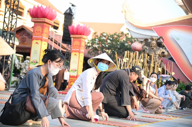 Trước Giờ G đêm hoa đăng kỷ niệm đức Phật A-di-đà